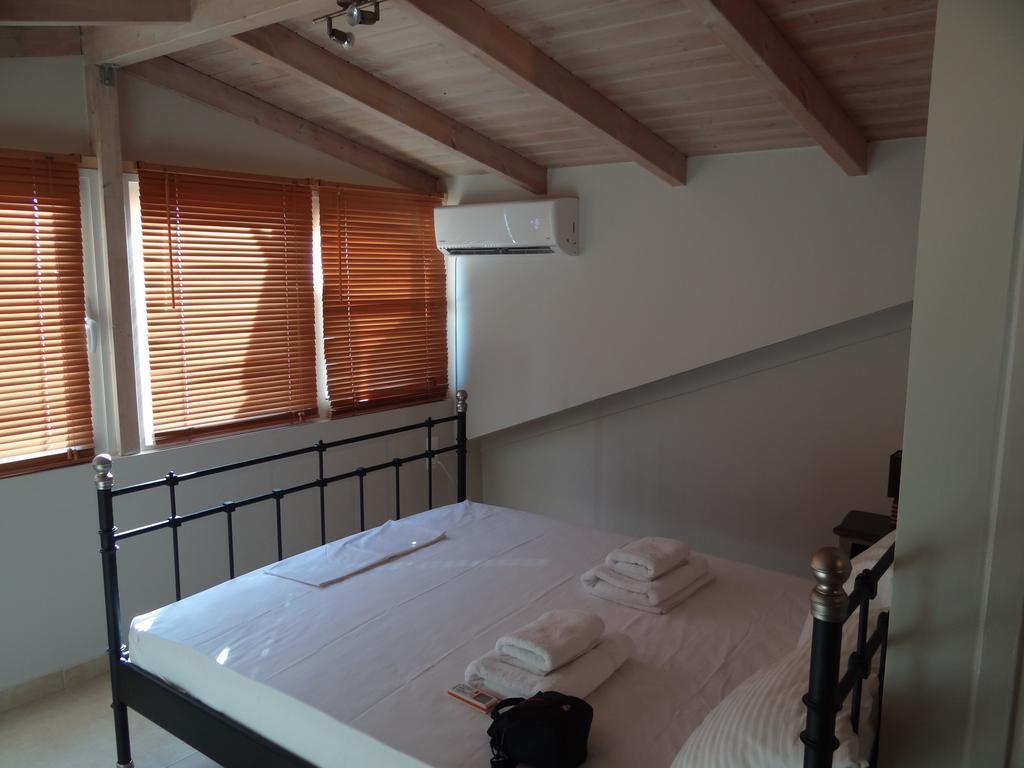 Aperanto House Paralia Loutsas Экстерьер фото