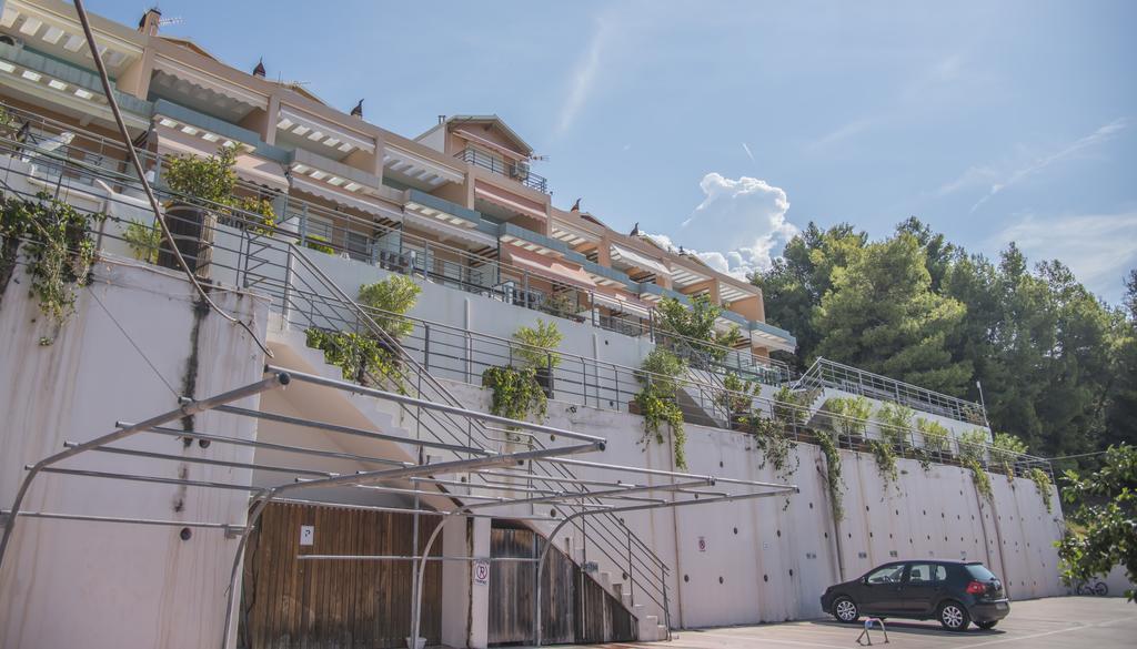 Aperanto House Paralia Loutsas Экстерьер фото